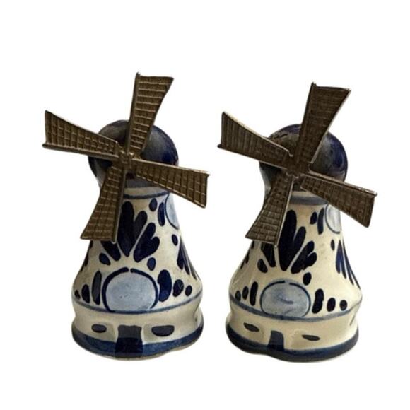 Vintage Delft Salt and Pepper Shakers Blue Windmill - Picture 1 of 6